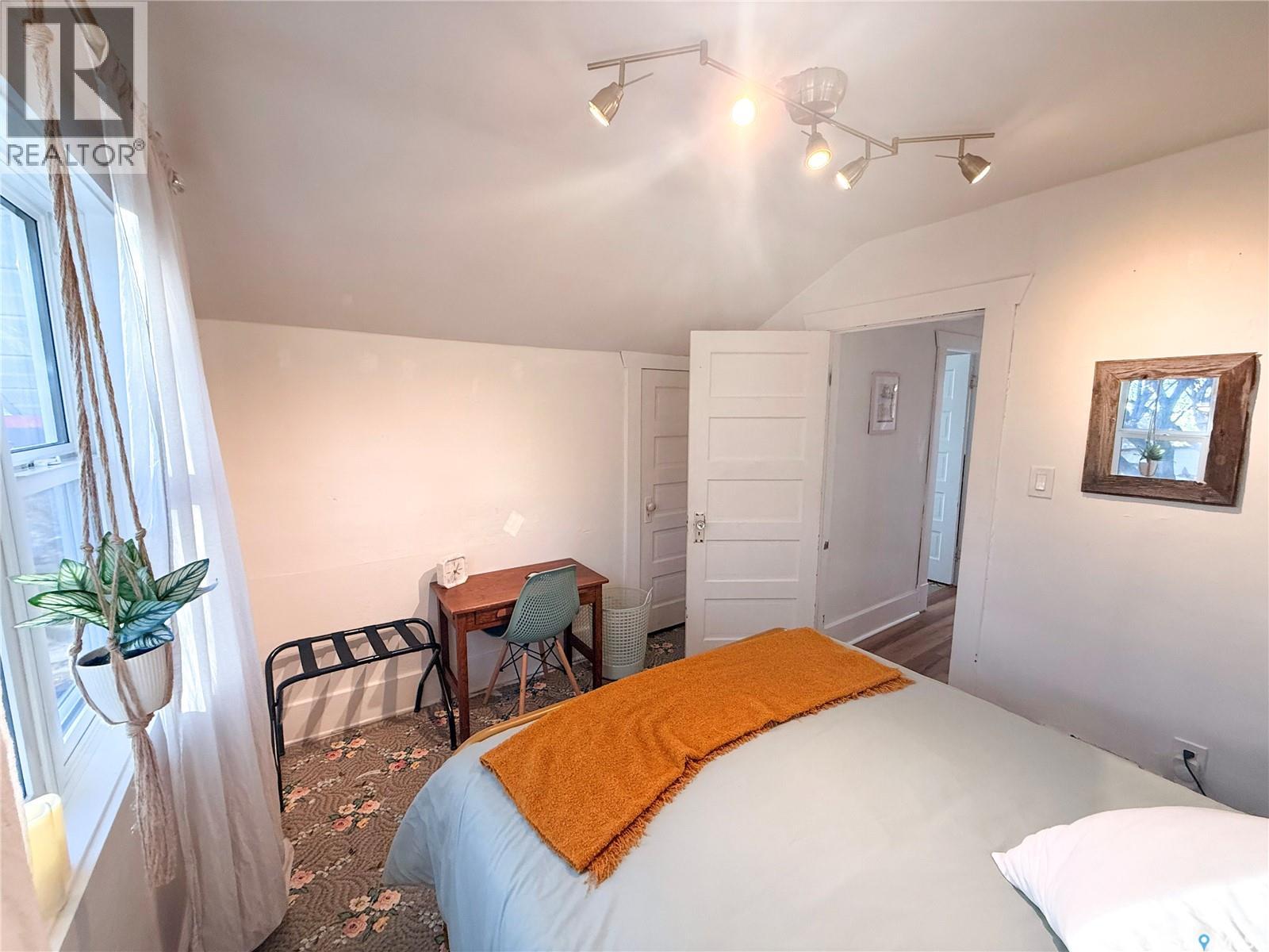 345 2nd STREET W - 27