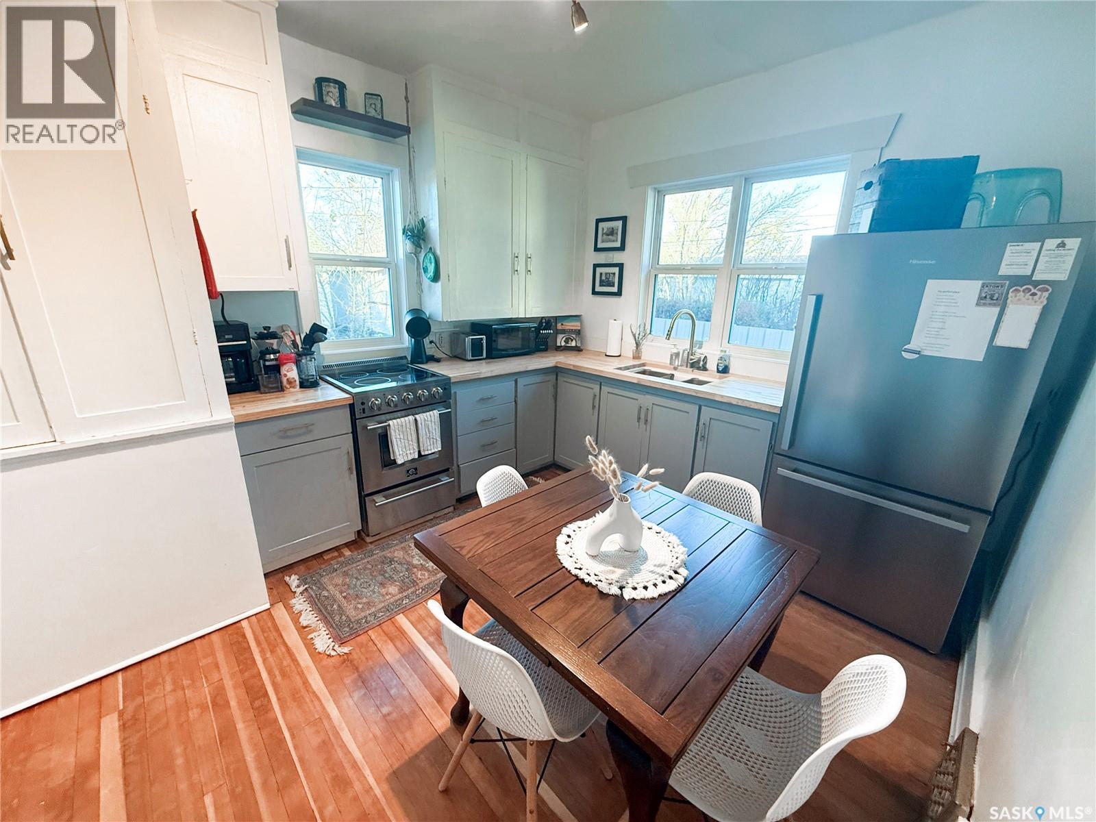 345 2nd STREET W - 3