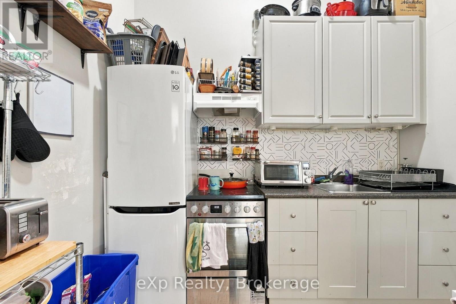 3 - 24 WELLINGTON STREET, Stratford — photo 9