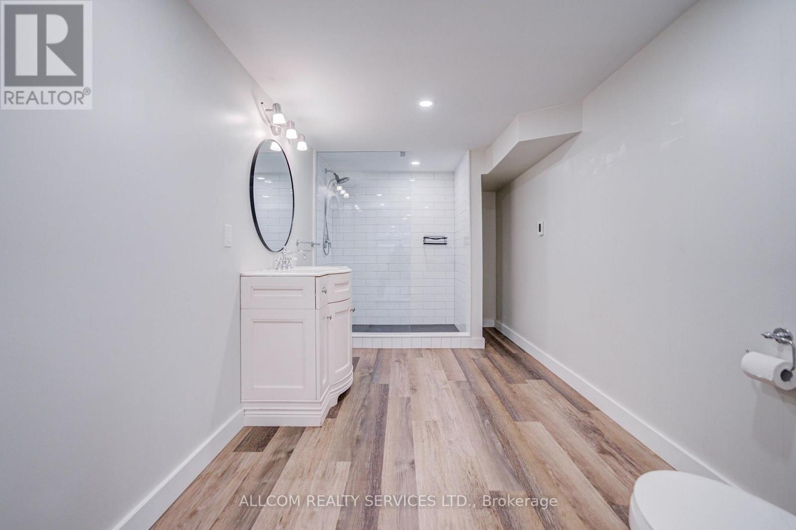 164 Glenvale Boulevard, Toronto, ON photo 43