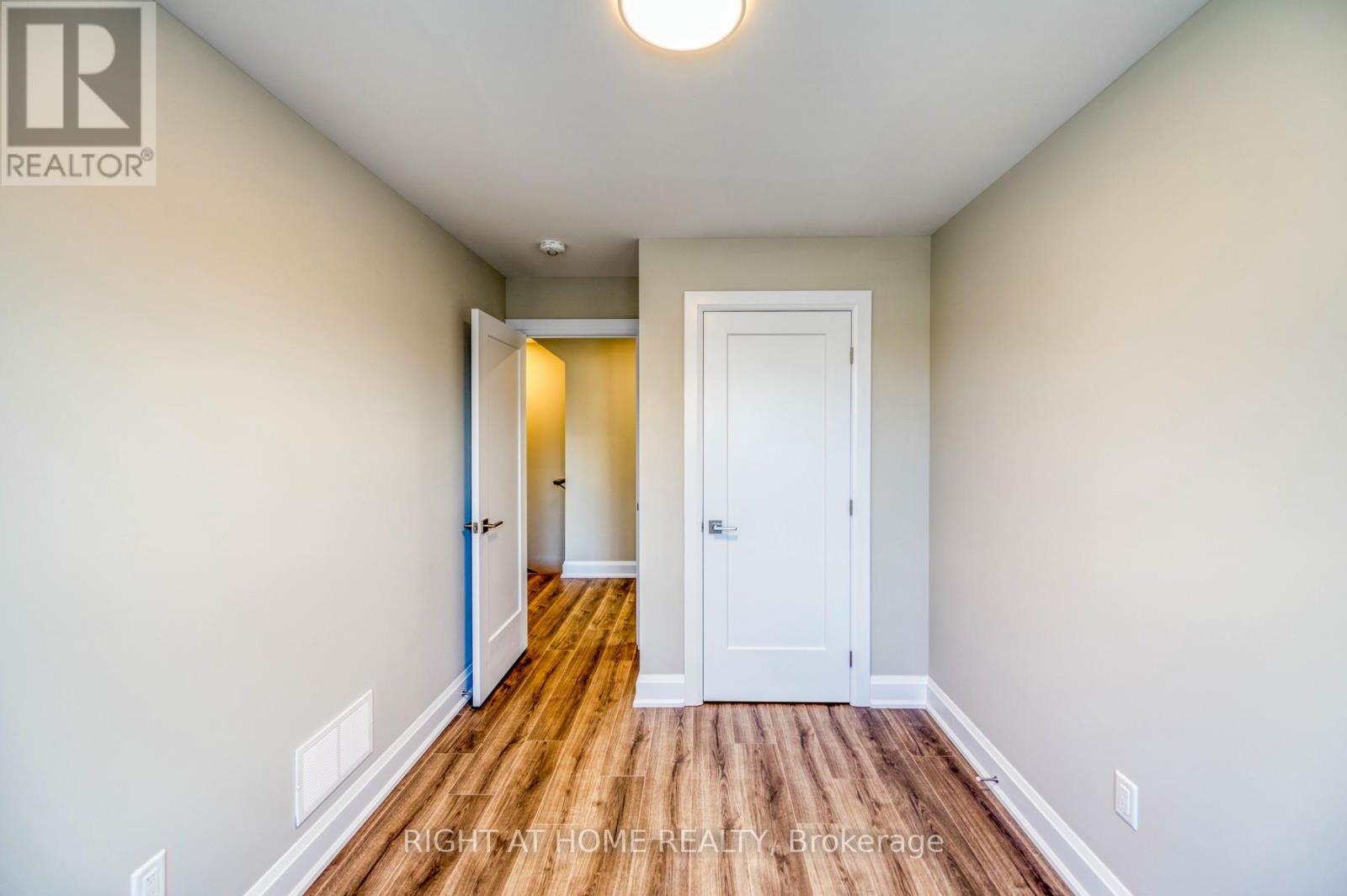 20- 292 Vine Street, St. Catharines, ON photo 17