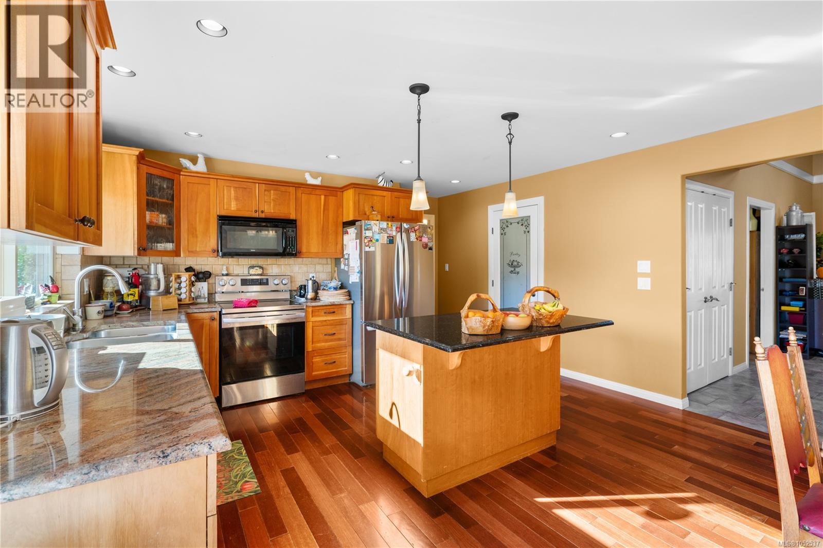  762 Memory Lane, Mill Bay