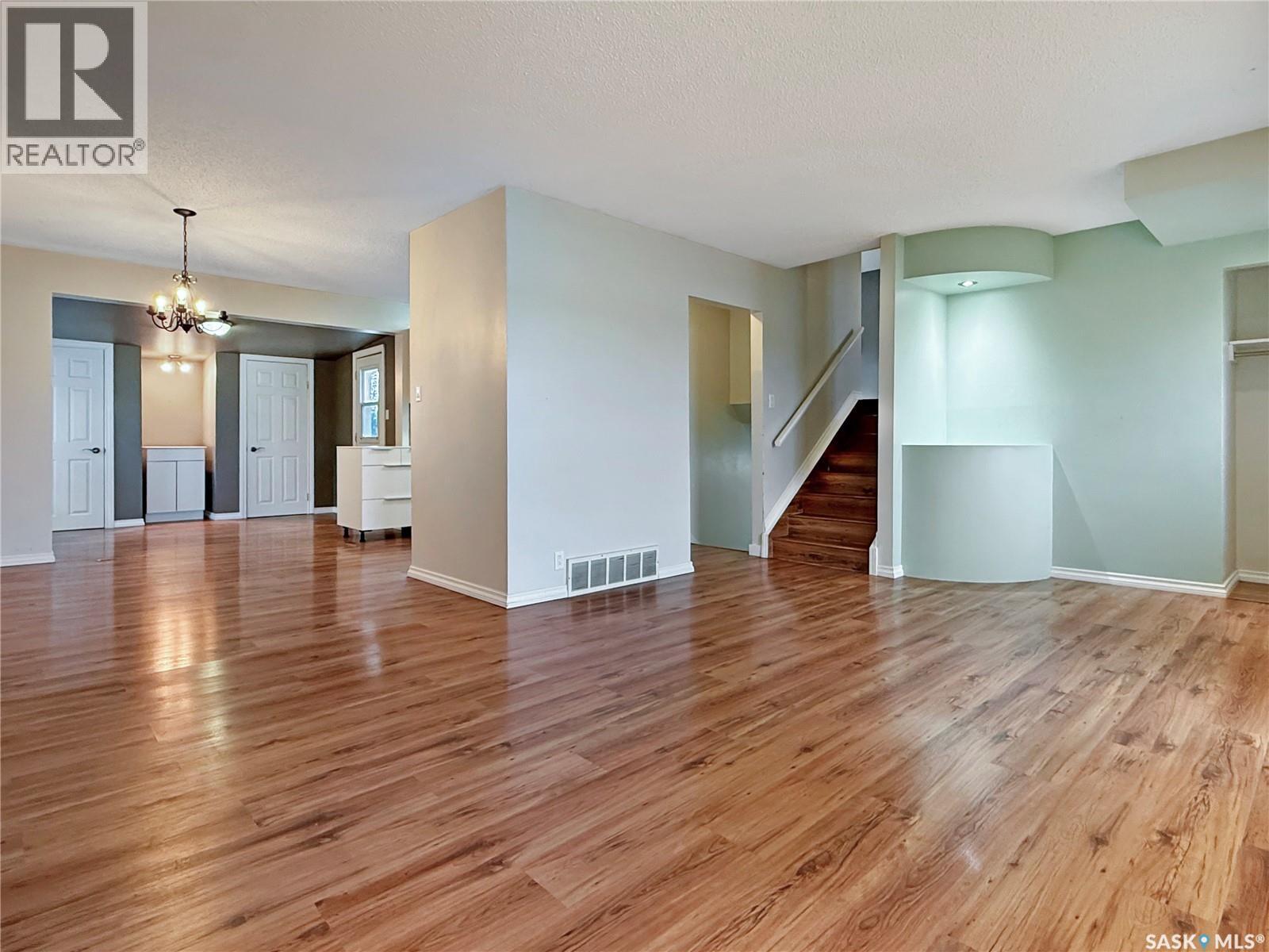 943 11th AVENUE NE - 4