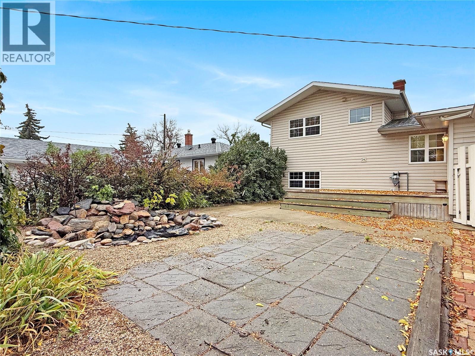943 11th AVENUE NE - 31