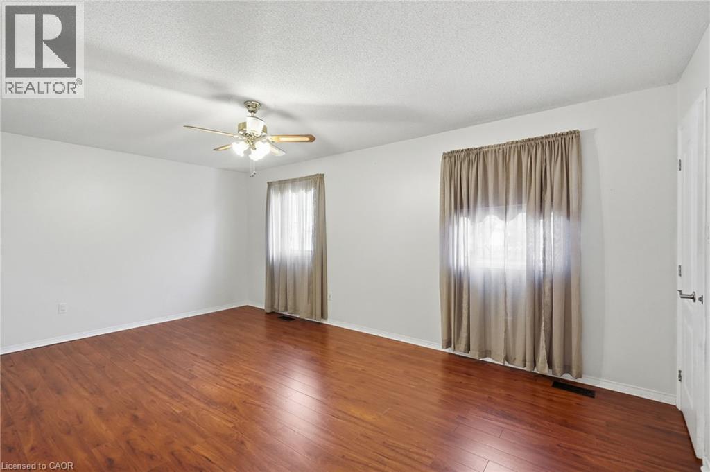 102 Cove Crescent — photo 16