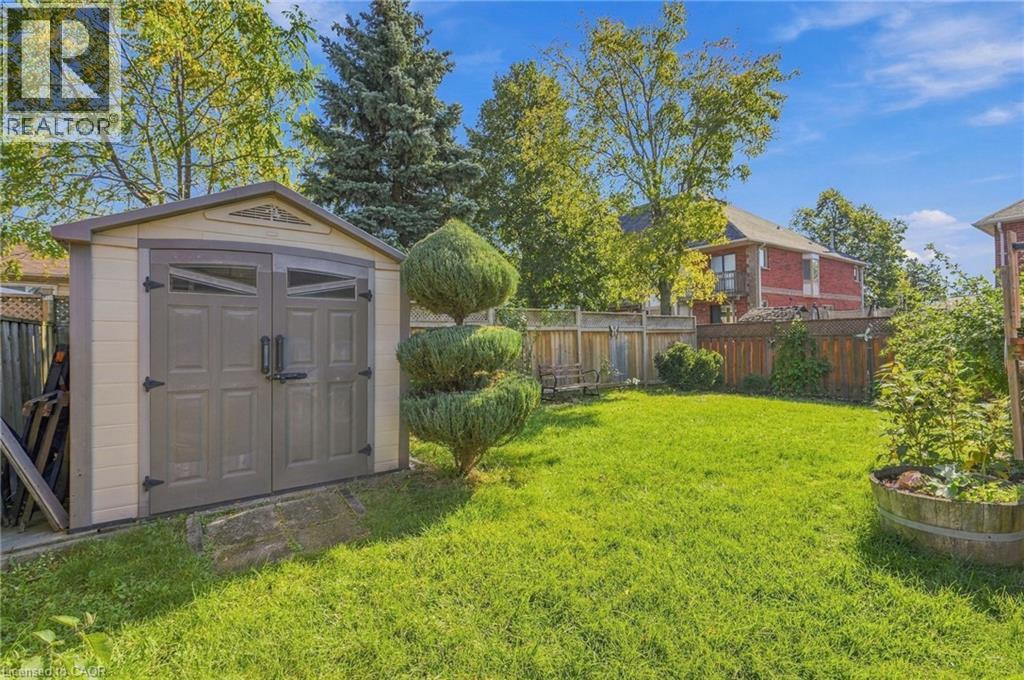 102 Cove Crescent — photo 36