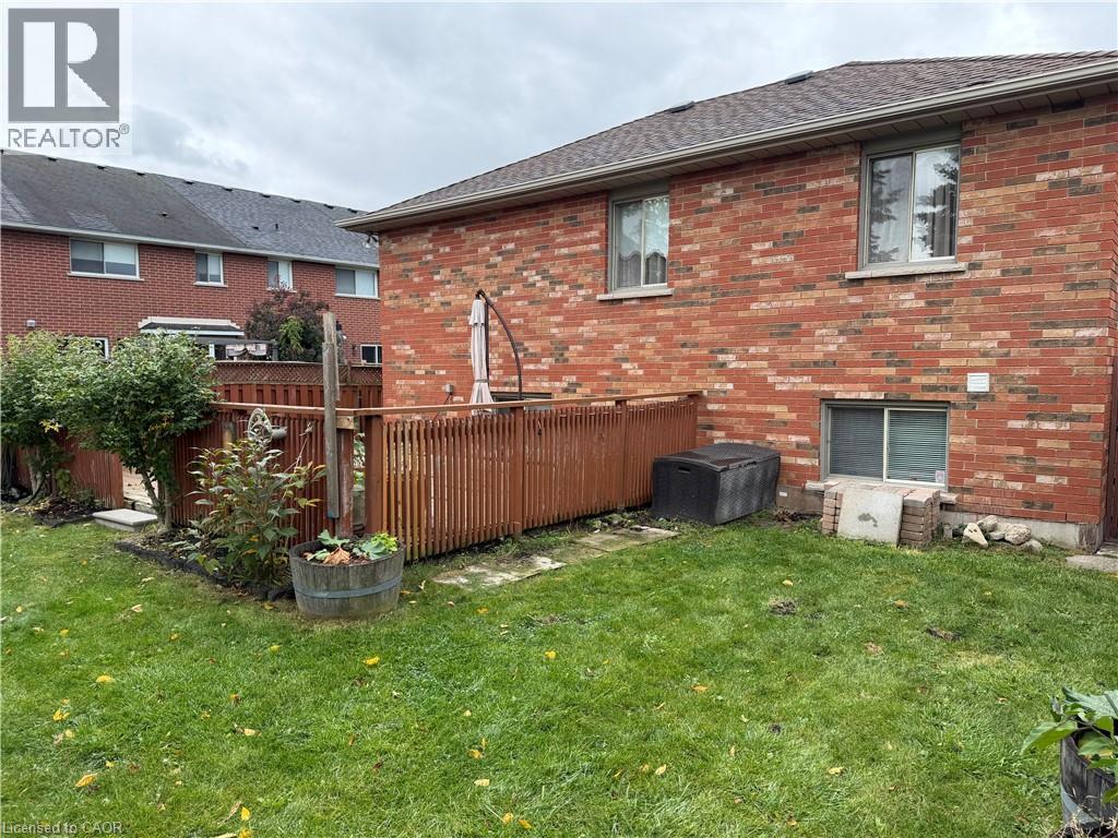102 Cove Crescent — photo 38