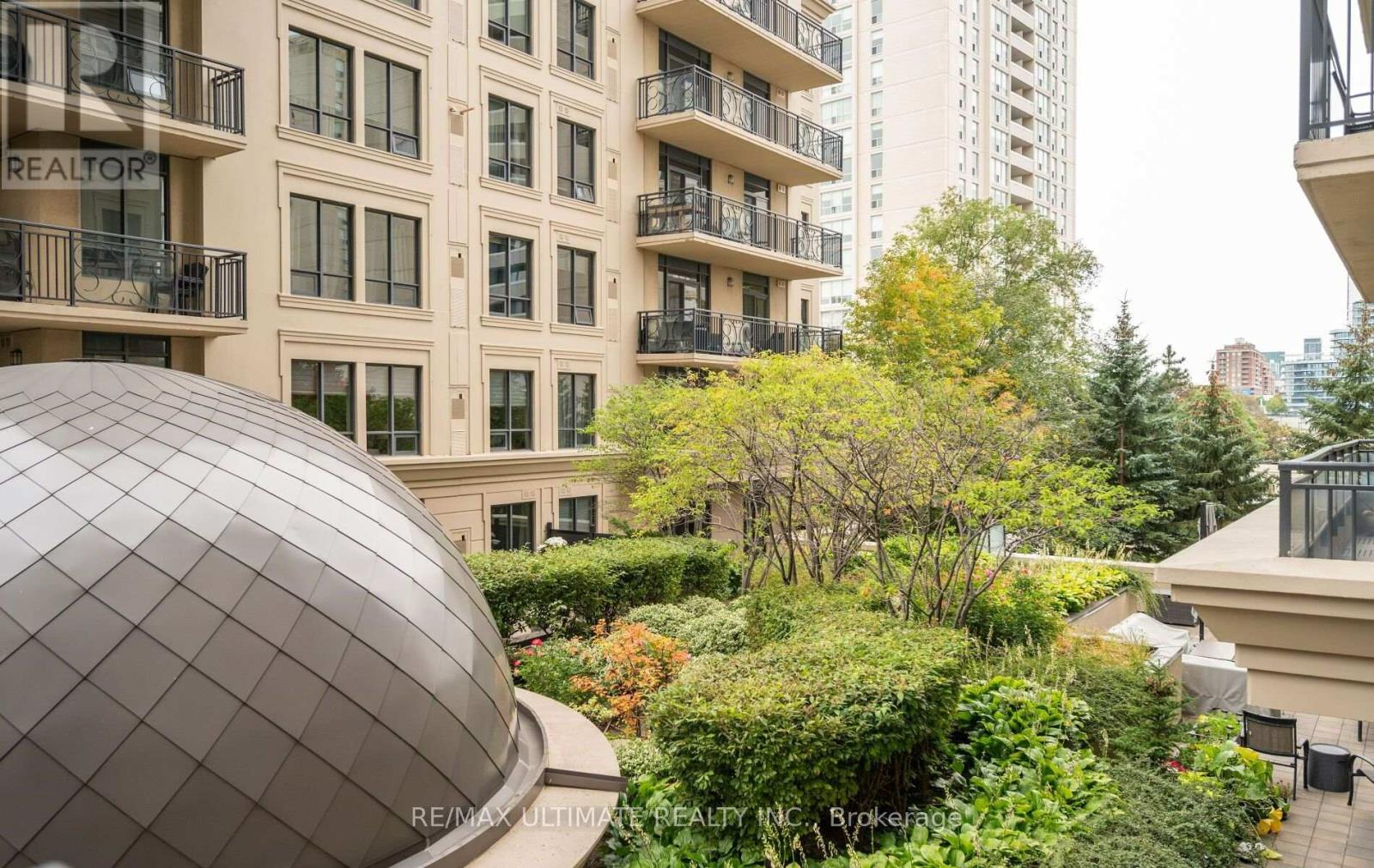 662 Sheppard Avenue — photo 30