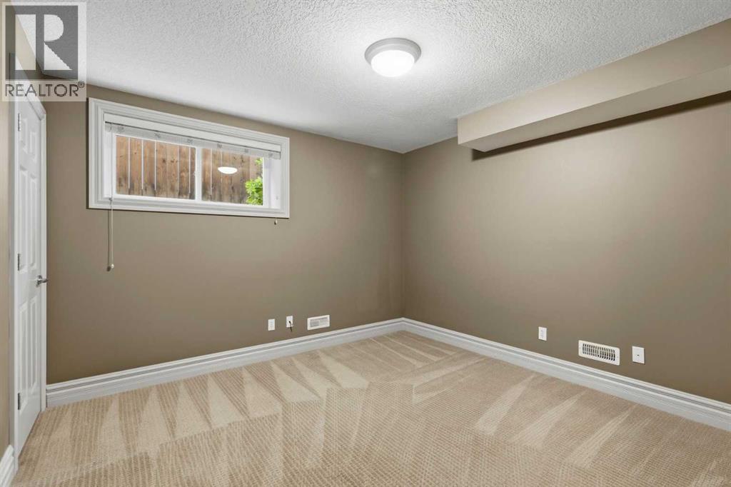 723 23 Avenue NW - photo 37