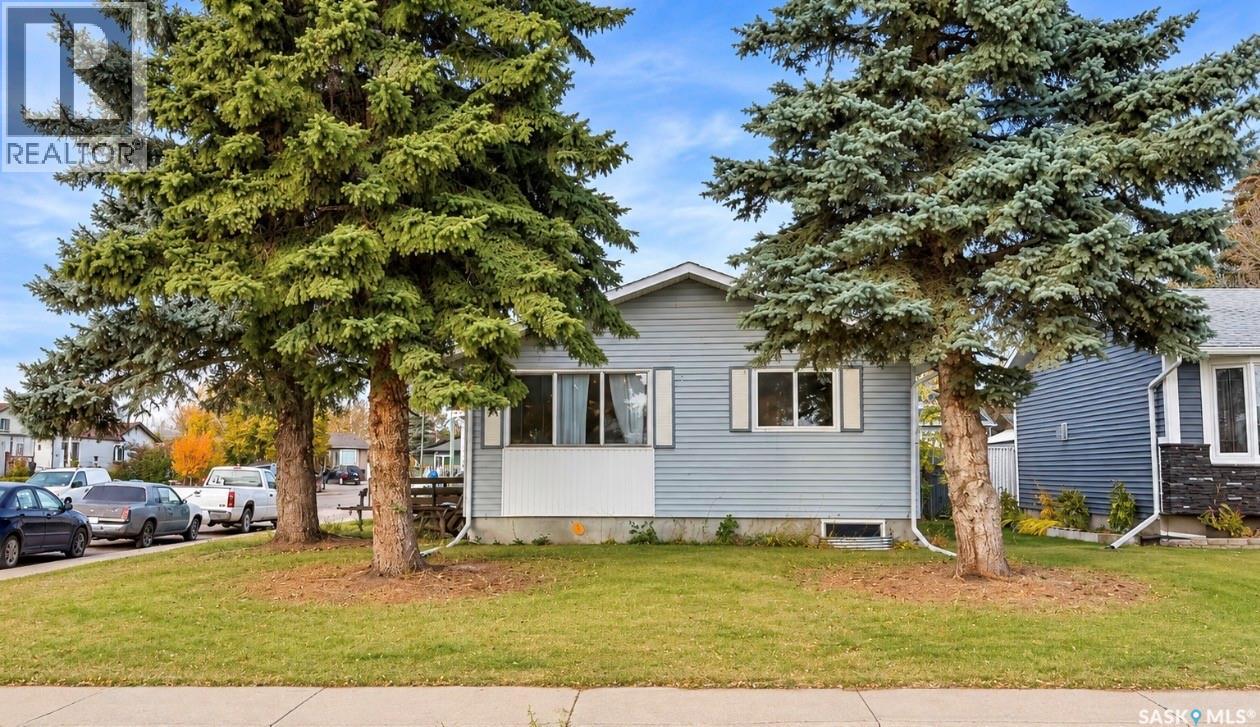 446 Douglas CRESCENT - 2
