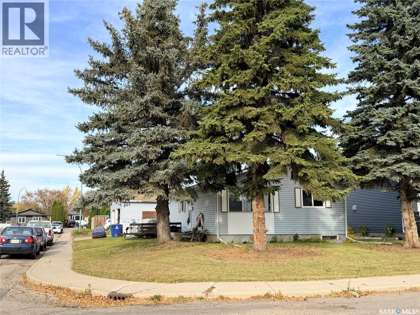 446 Douglas CRESCENT - 4