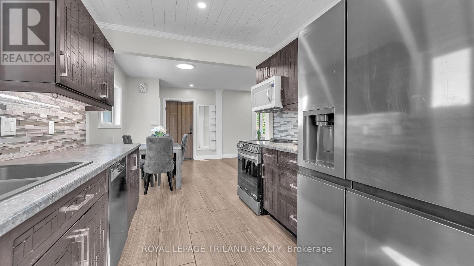 205 Erie Street — photo 14