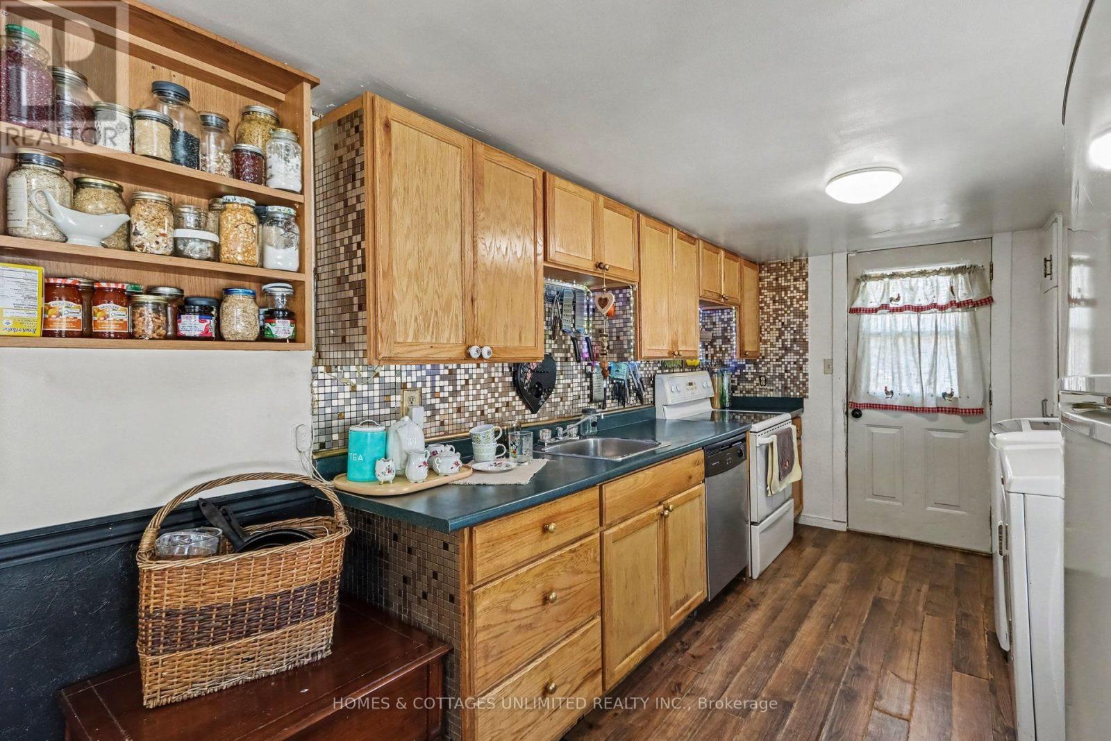 313 COUNTRY STREET - 16
