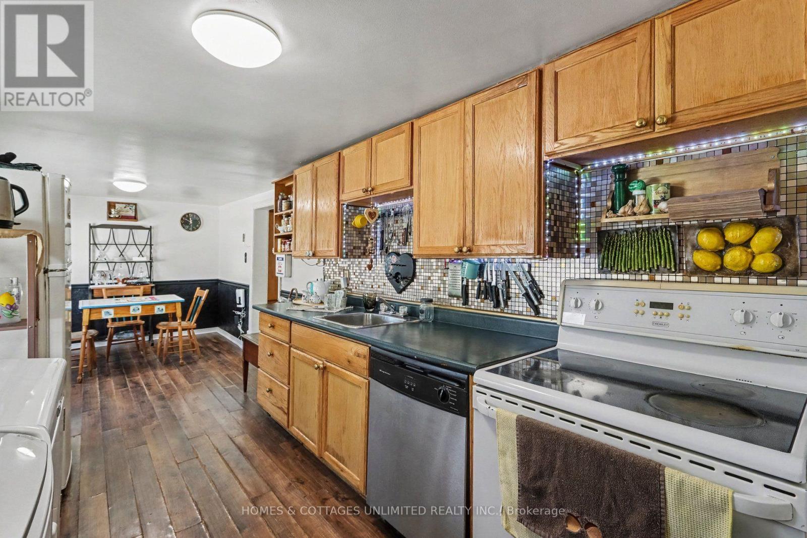 313 COUNTRY STREET - 17