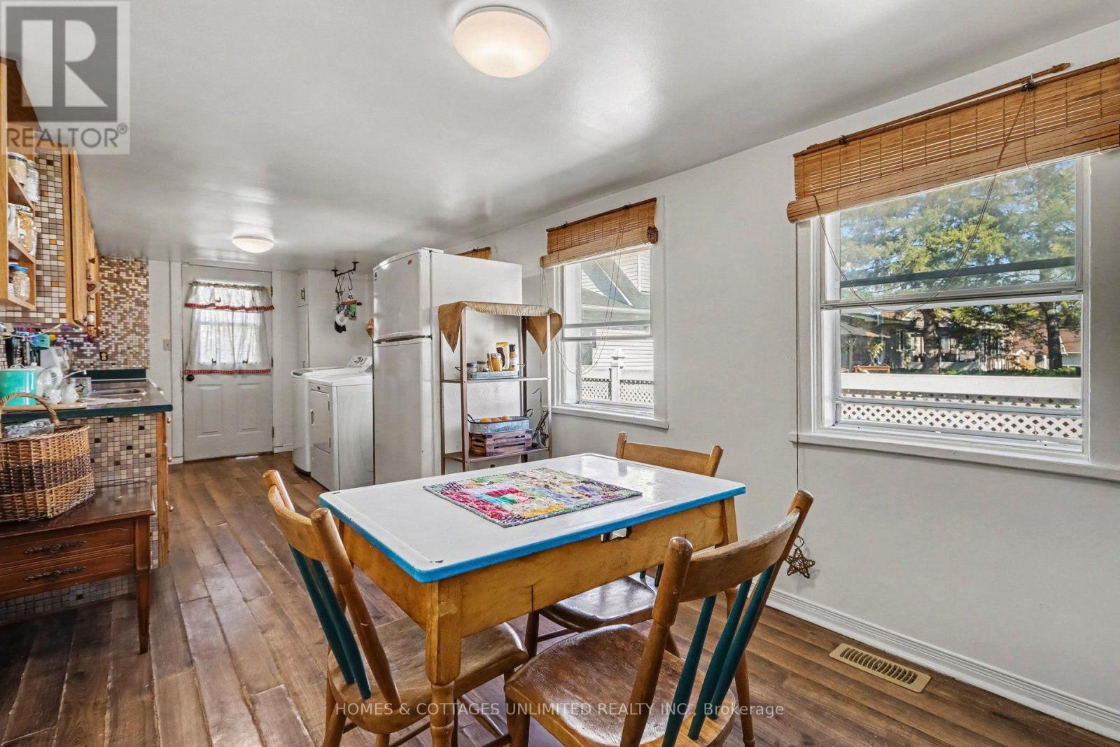 313 COUNTRY STREET - 19