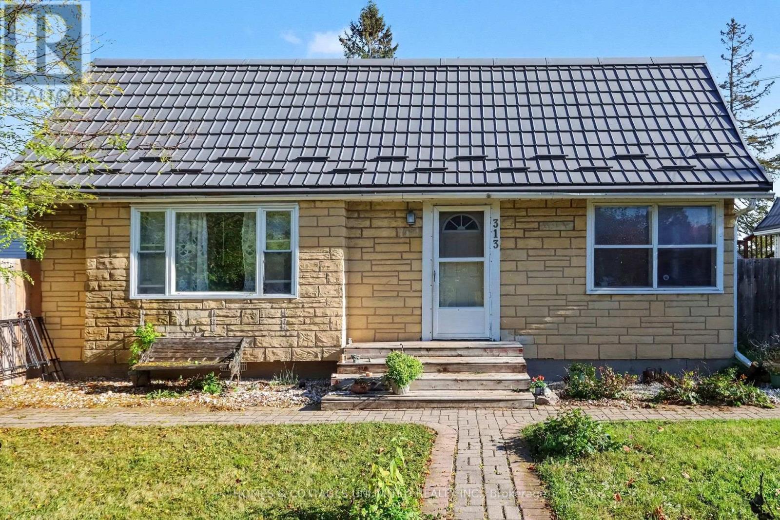 313 COUNTRY STREET - 3