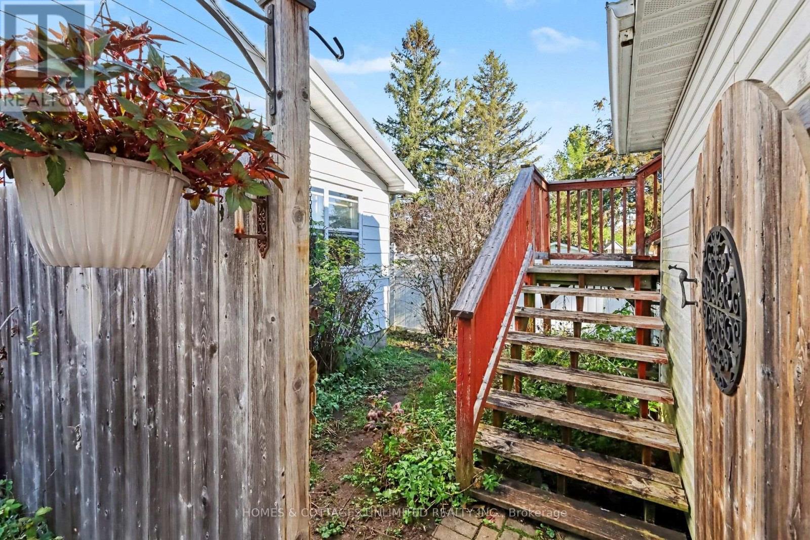 313 COUNTRY STREET - 8