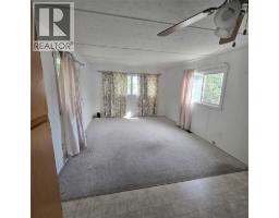 Living room - 197 Dauphin Avenue Unit# 16, Penticton, BC V2A3S3 Photo 6