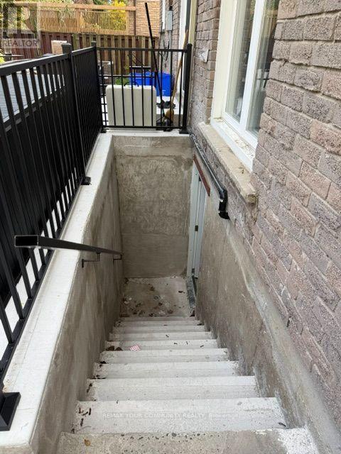 66 Vanessa Place, Whitby, ON photo 17