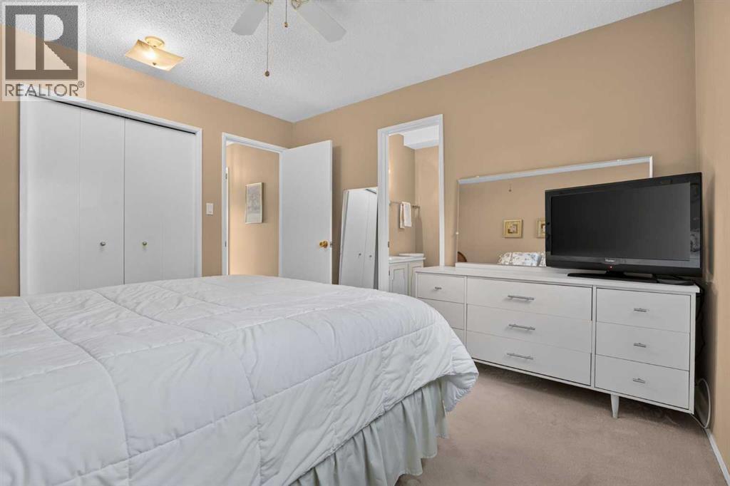 172 Queensland Road SE - photo 20