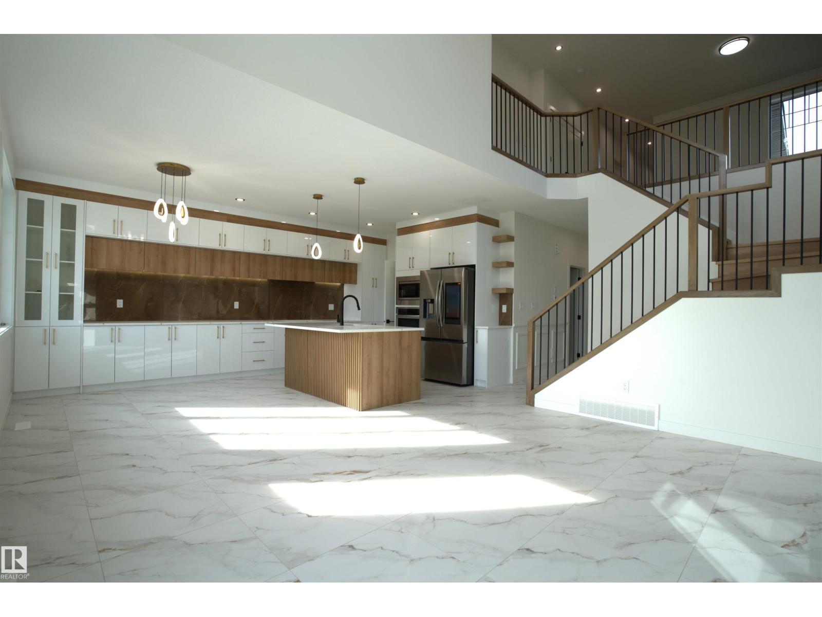 4282 Charles Cl SW photo 2 — MLS® E4513404