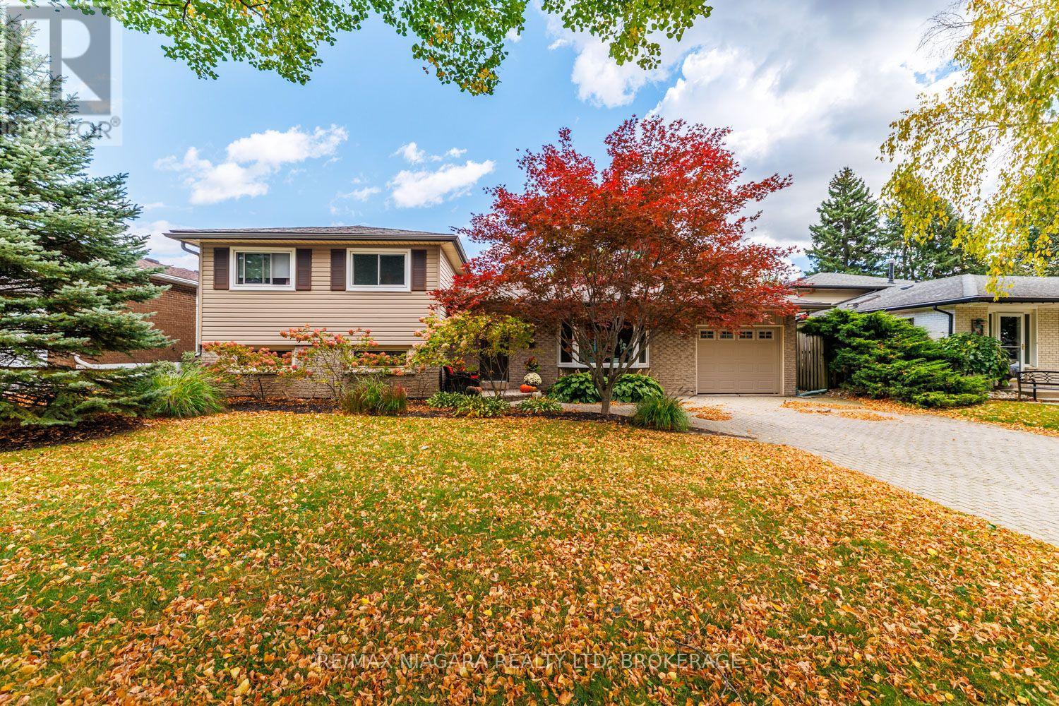 3360 BAKER CRESCENT - 1