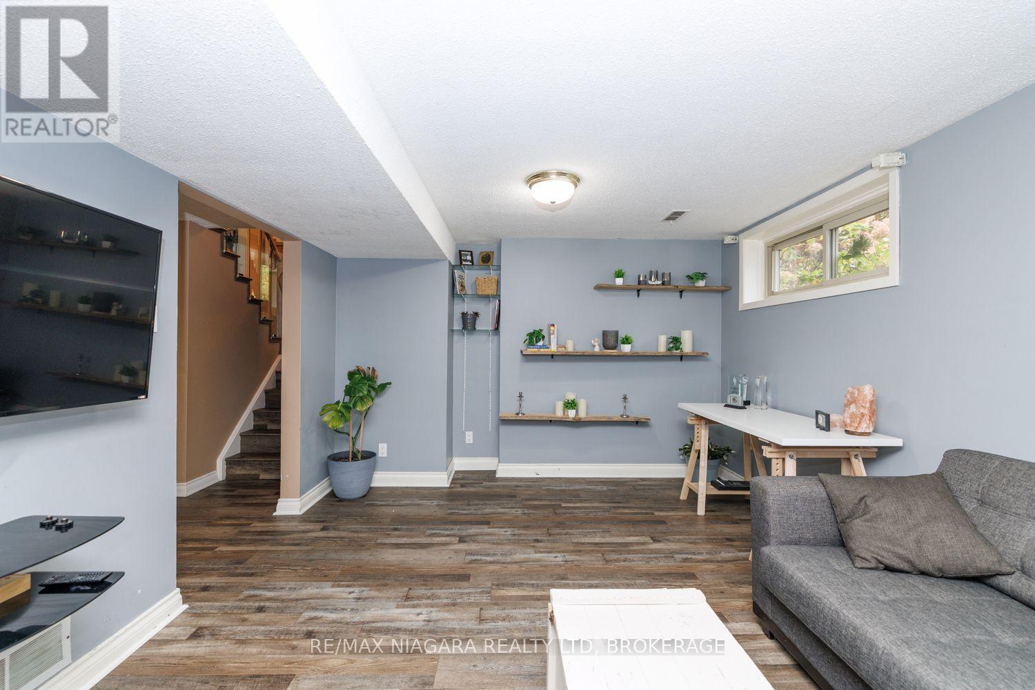 3360 Baker Crescent — photo 16