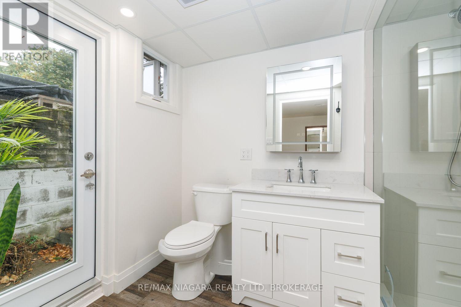 3360 BAKER CRESCENT - 19
