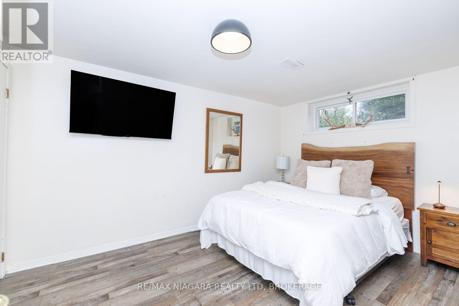3360 Baker Crescent — photo 22