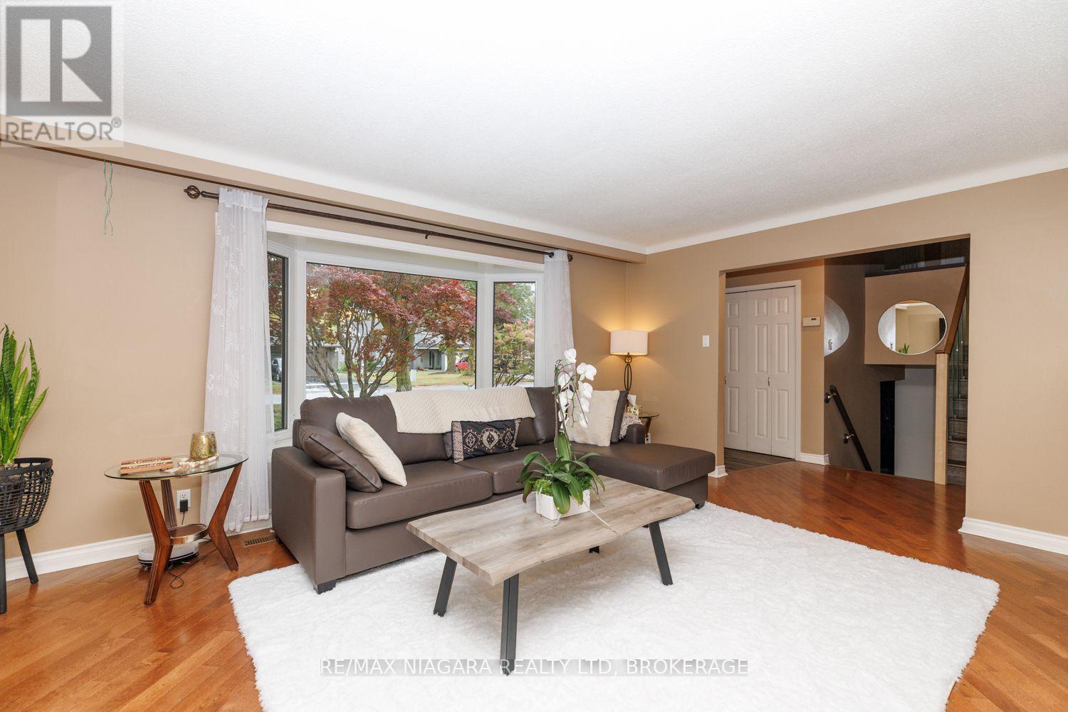 3360 BAKER CRESCENT - 4