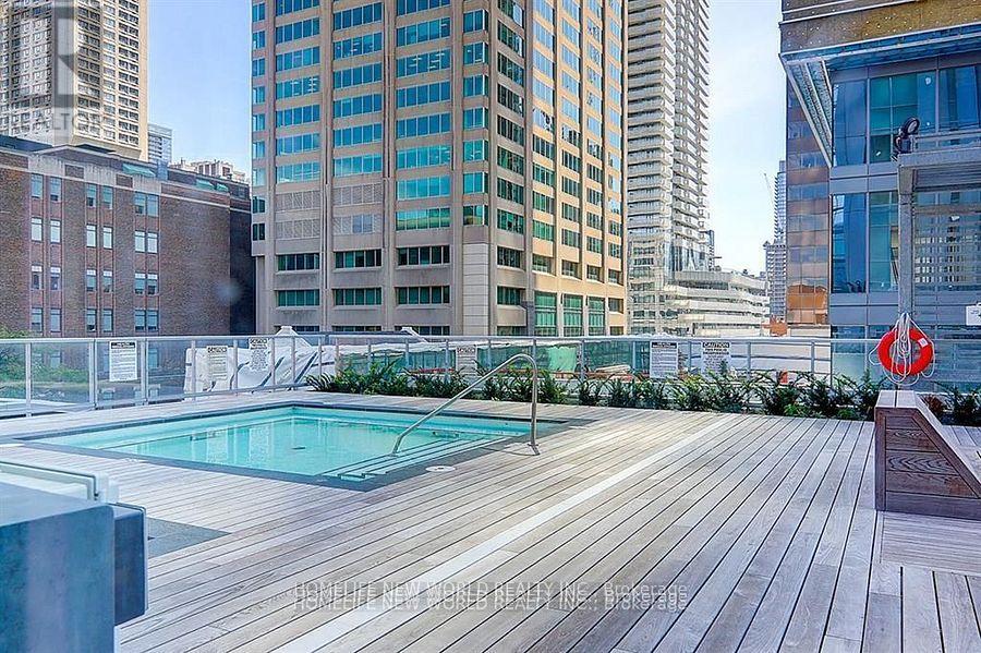1 Yorkville Avenue — photo 24