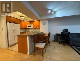 1017 - 15 Northtown Way, Toronto, ON M2N7A2 Photo 7