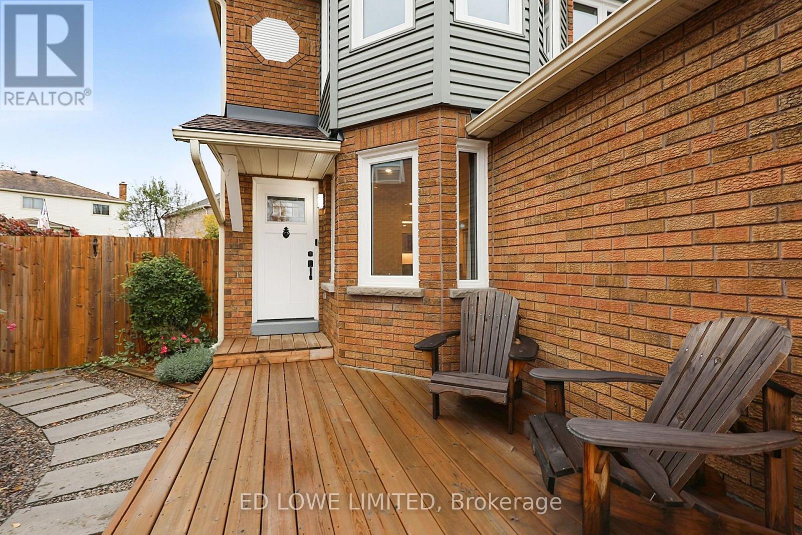 63 Weatherup Crescent, Barrie, ON photo 4