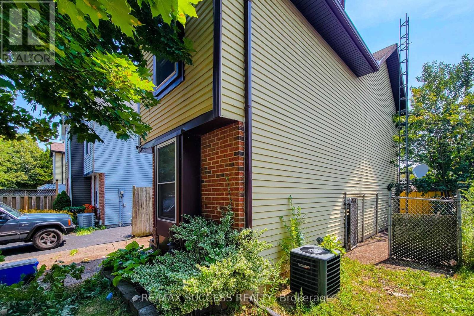 42 ENFIELD CRESCENT, Brantford — photo 2