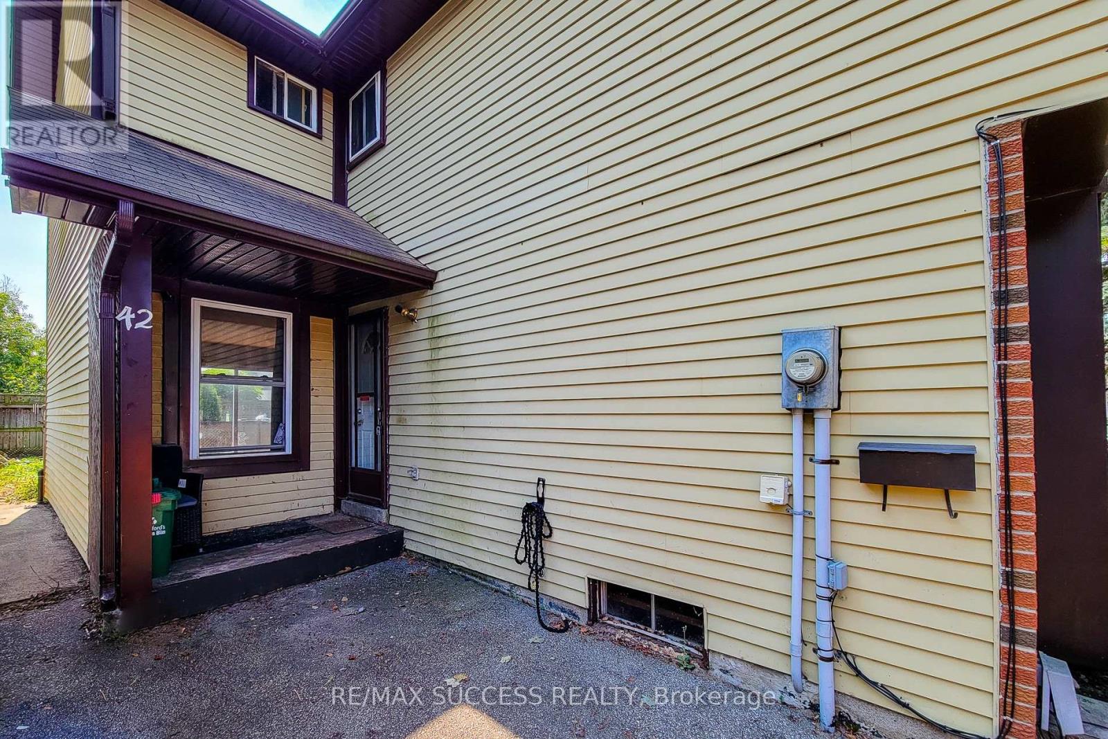42 ENFIELD CRESCENT, Brantford — photo 3
