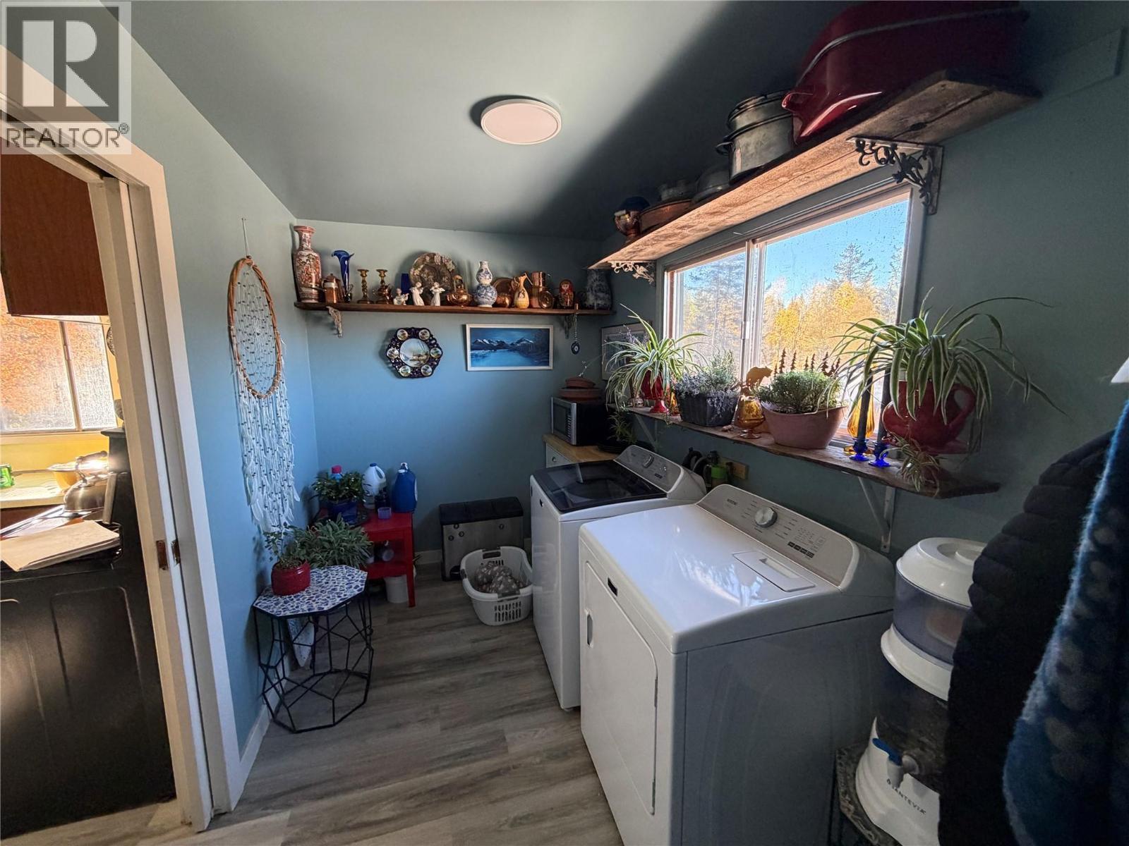 8444 Highway 95A - 21