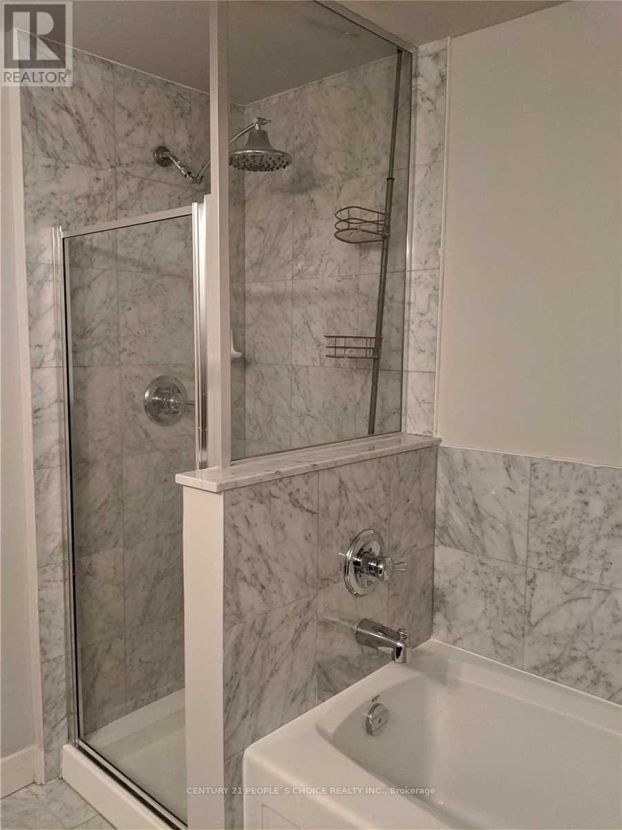 438 King Street West — photo 13