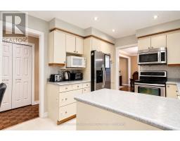 1005 Fredonia Drive, Mississauga, ON L5C2W5 Photo 6
