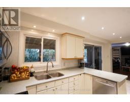 1005 Fredonia Drive, Mississauga, ON L5C2W5 Photo 8