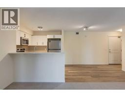 4pc Bathroom - 1210, 115 Prestwick Villas Se, Calgary, AB T2Z0M8 Photo 9