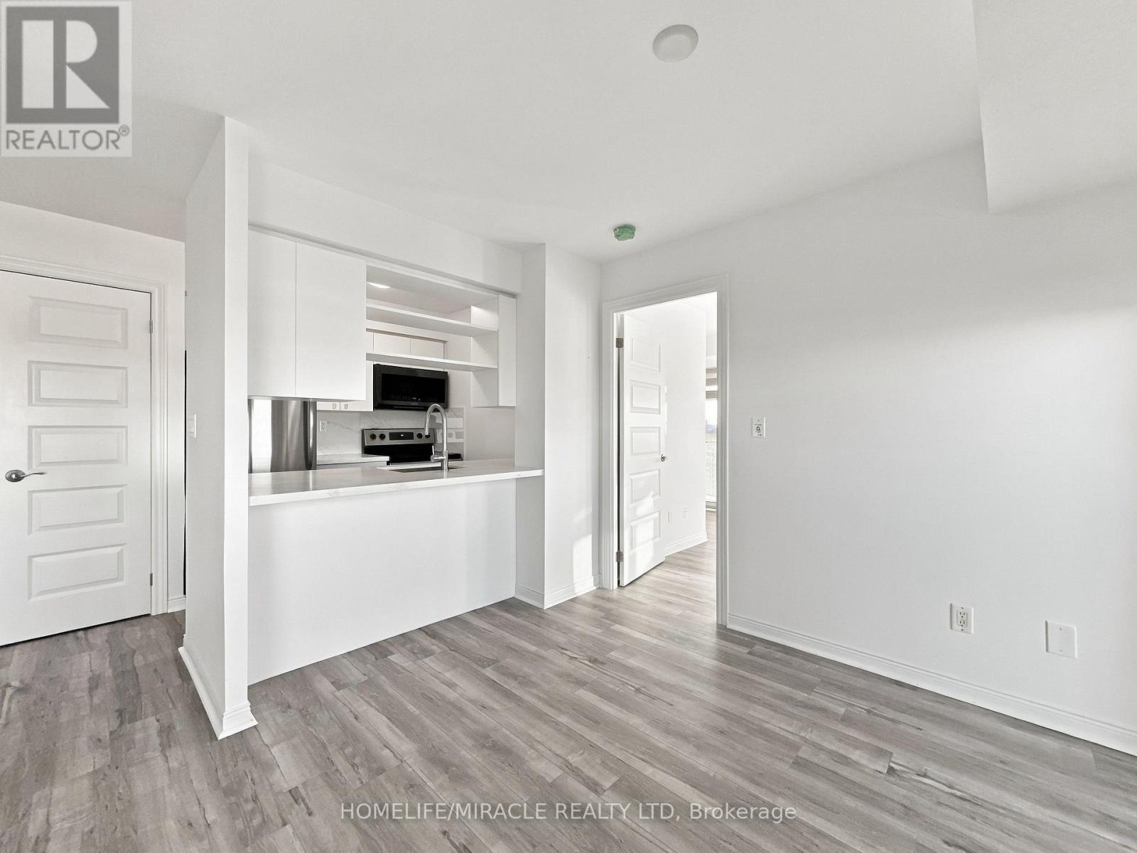 215 Queen Street East — photo 13