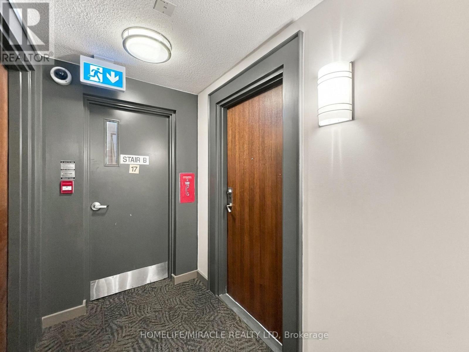 215 Queen Street East — photo 22