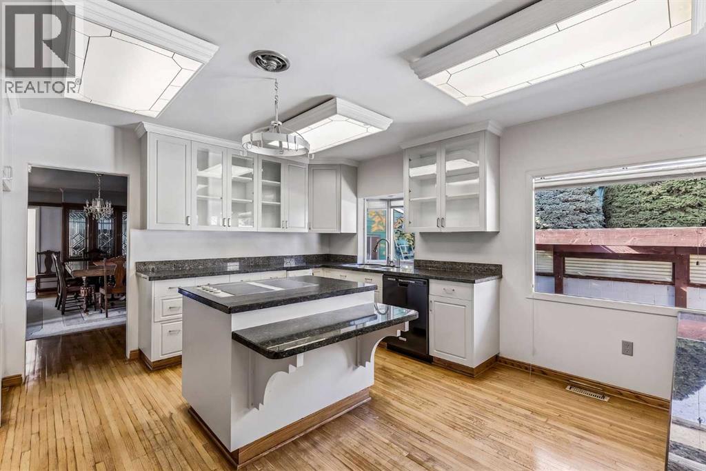 5015 15 Street SW - photo 9