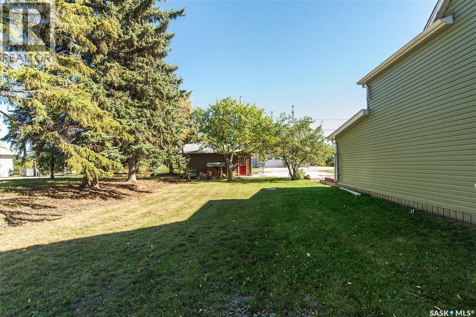 308 2nd STREET E - 35