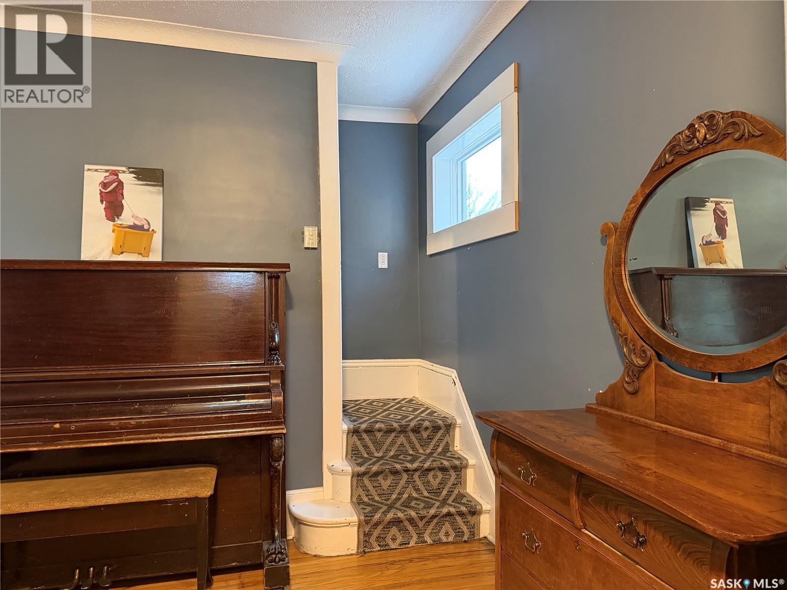 308 2nd STREET E - 17