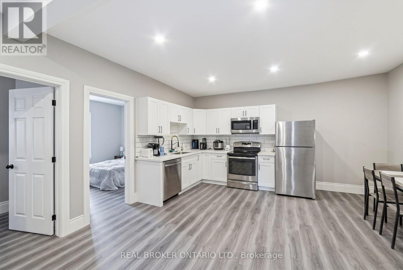 208 Mary Street, Hamilton, ON photo 10
