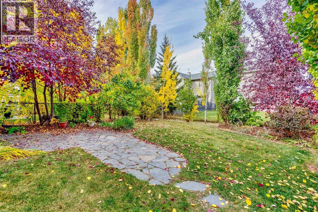 66 Cougarstone Close SW - photo 33
