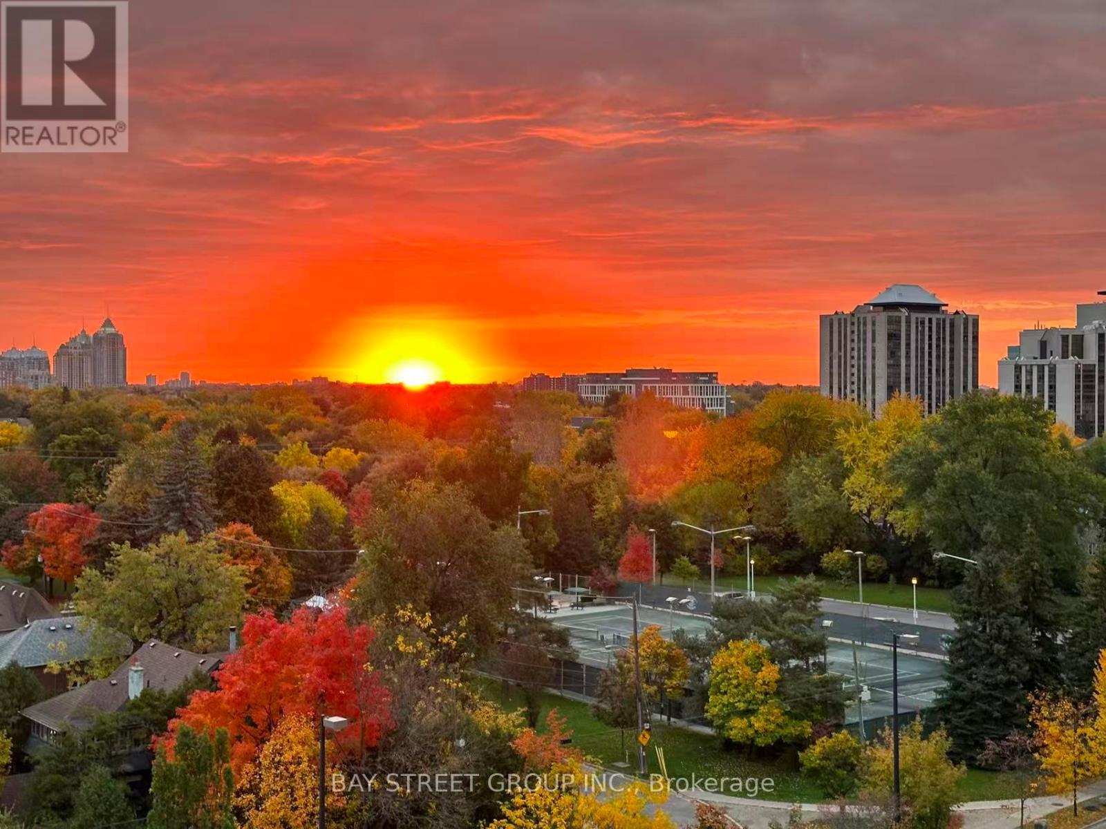 906- 28 Hollywood Avenue, Toronto, ON