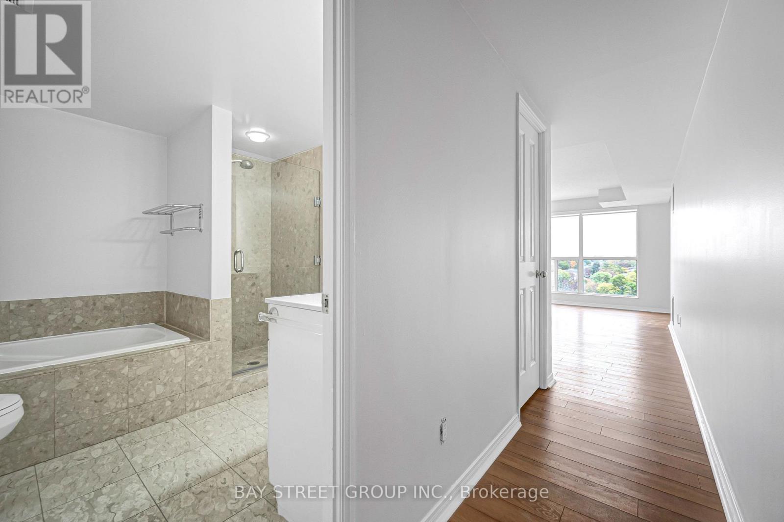 906- 28 Hollywood Avenue, Toronto, ON photo 10