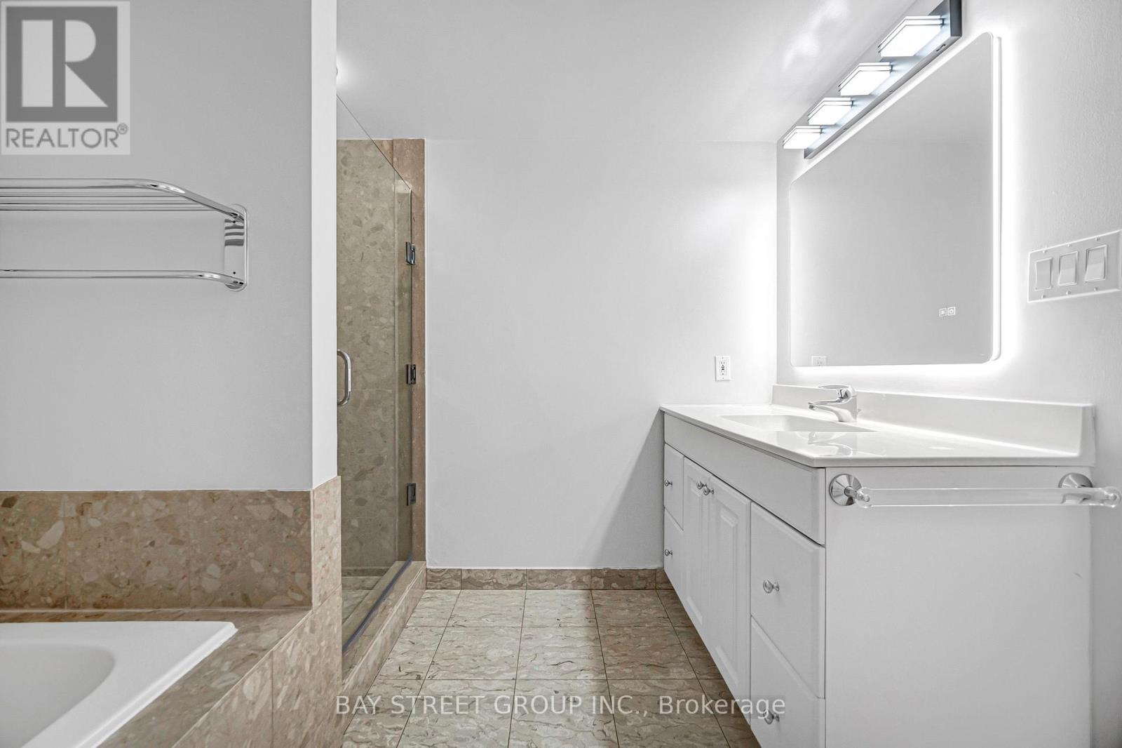 906- 28 Hollywood Avenue, Toronto, ON photo 12